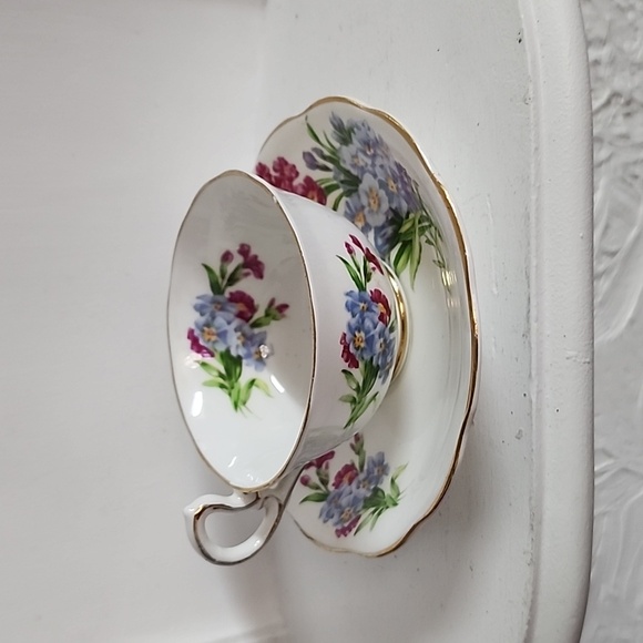 Vintage Royal Standard Princess Louise Teacup and Saucer - Picture 7 of 9